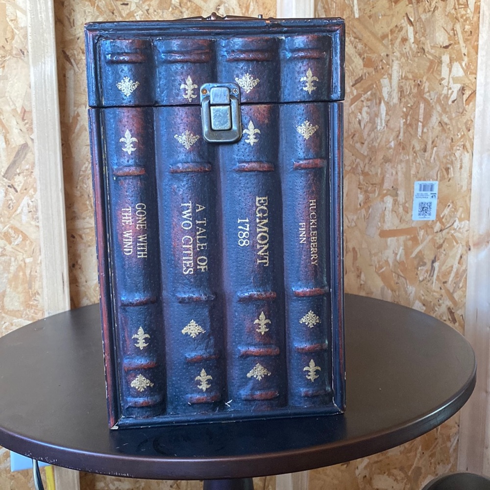 Beautiful & unique wine holder